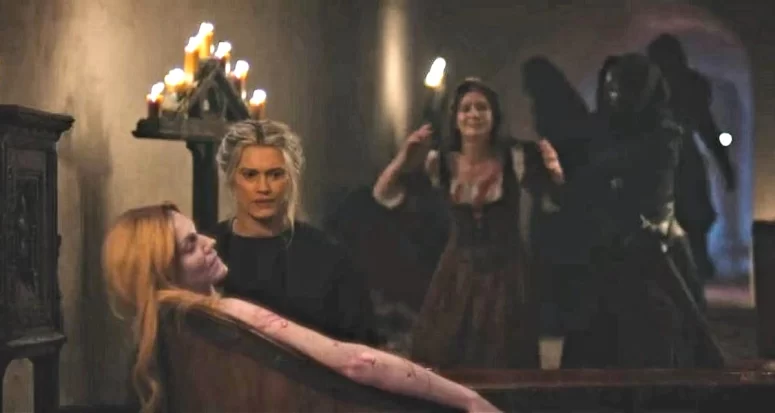 Heather Doerksen as Michaela and Viktoria Valuchova as her servant - Van helsing 502