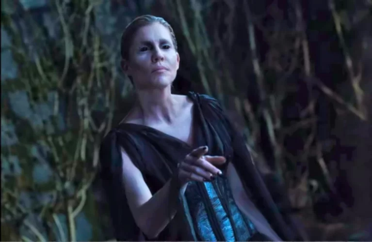 Tricia Helfer as Dracula - Van Helsing - 407