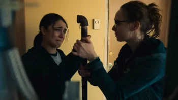 Nicole Muñoz as Jack and Jessica McLeod as Shelley - Van Helsing 409