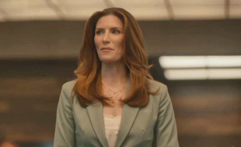 Sarah Levy as Susan Ireland - SurrealEstate