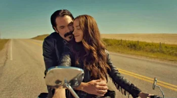 Melanie Scrofano as Wynonna and Tim Rozon as Doc Holliday - Wynonna Earp 412