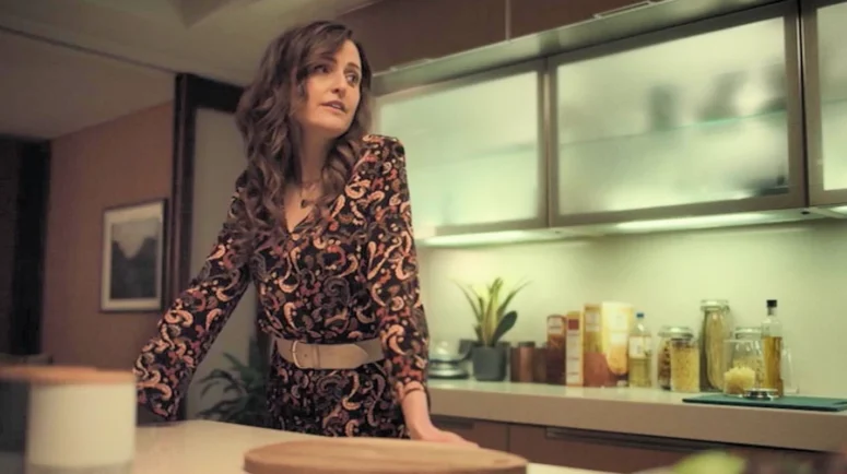 Clare Dunne as Amanda Kinsella - Kin 101