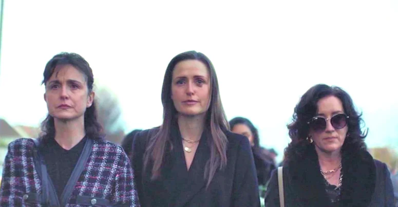 Clare Dunne as Amanda and Maria Doyle Kennedy as Birdy - Kin 103