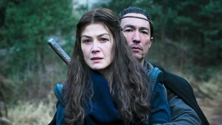 Rosamund Pike as Moirane and David Henney as Lan - The Wheel of Time