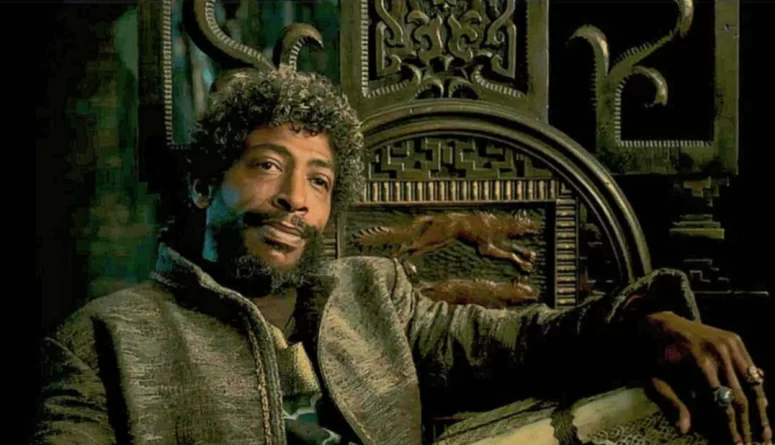 Padan Fain suggests to Perrin that the world needs a balance between light and dark.