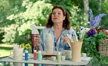 Ros (Linda Kash) with phallic pottery in A Grand Romantic Gesture