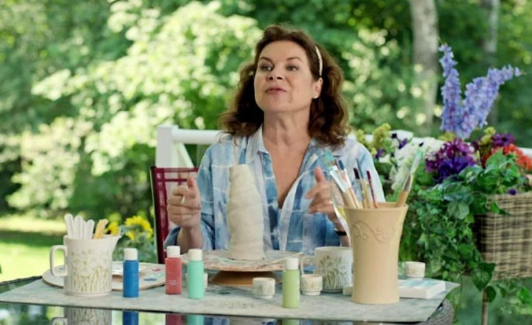 Ros (Linda Kash) with phallic pottery in A Grand Romantic Gesture