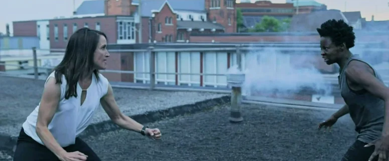 The fight -- Meredith (Michelle Nolden) vs Lacey (Olunike Adeliyi) - She Never Died