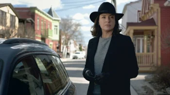 Pascale Bussières as Clara - Premonitions