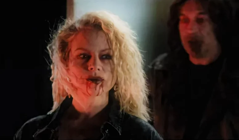 Ali Liebert as Nina in Carpe Noctis - Van Helsing 506