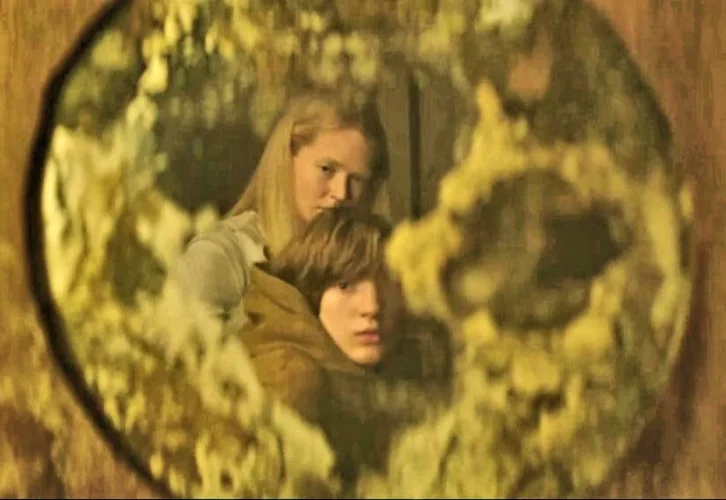 Rosy McEwan as Camellia and Raffiella Chapman as Vesper - Vesper