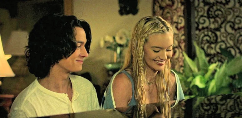 Leo Mangini as Austin and Chloe Rose Robertson as Luna - Wolf Pack