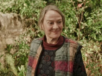 Niamh Cusak as Niamh - Unwelcome