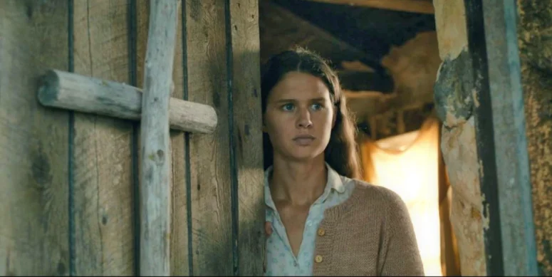 Avery Konrad as Sarah - From 205