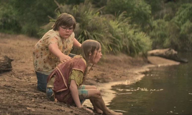 Alyla Browne as Alice and Luc Barrett as Oggie Novak - The Lost Flowers of Alice Hart