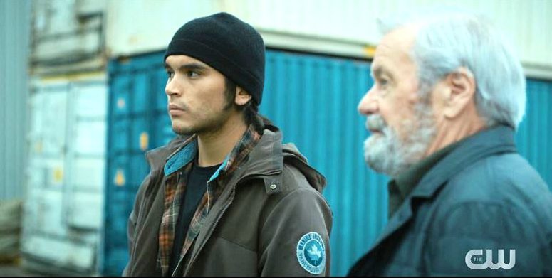 Joshua Odjick as Leon Anawak and Bruce McGuire as Clive Roberts - The Swarm - 102