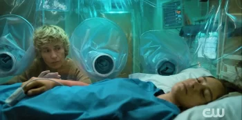 Cécile de France and Rosabell Laurenti-Sellers - The Swarm - 107