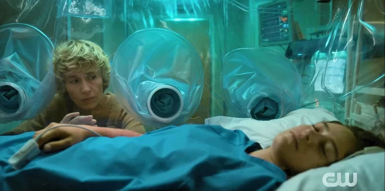 Cécile de France and Rosabell Laurenti-Sellers - The Swarm - 107