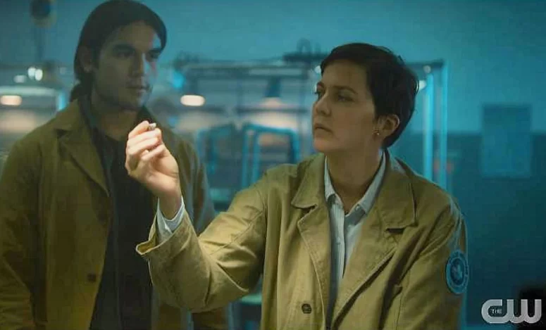 Claudia Jurt as Dr. Natalia Olivera and Joshua Odjick as Leon - The Swarm - 103