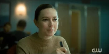 Lydia Wilson as Sara Thompson - The Swarm - 107