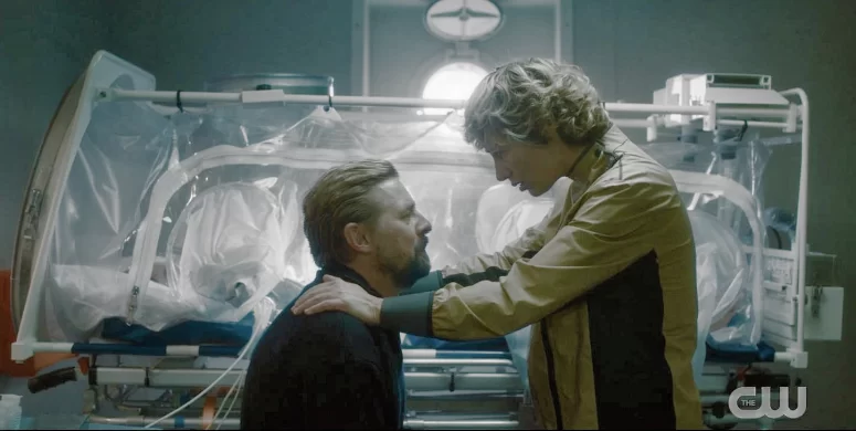 Klaas Heufer-Umlauf as Luther and Cecile de France as Dr. Roche - Der Schwarm