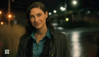 Joy Tanner as Rochelle Decher - SurrealEstate 205