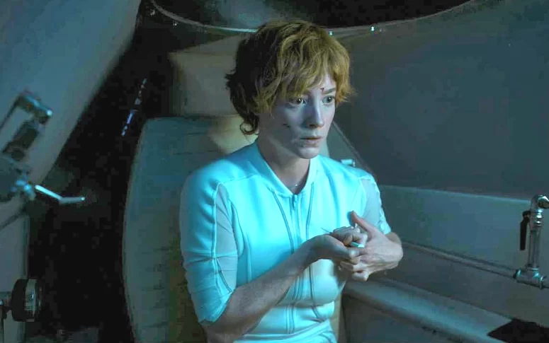 Leonie Benesch as Charlie Wagner giving herself an injection of alien life - The Swarm