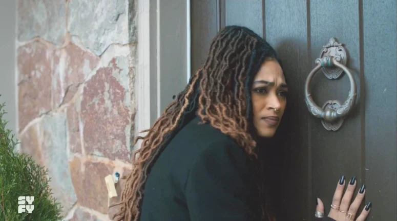 Savannah Basley as Zooey L'Enfant listening at Susan's door - SurrealEstate