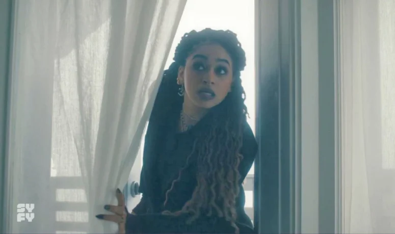 Savannah Basley as Zooey L'Enfant entering Susan's house through a window - SurrealEstate