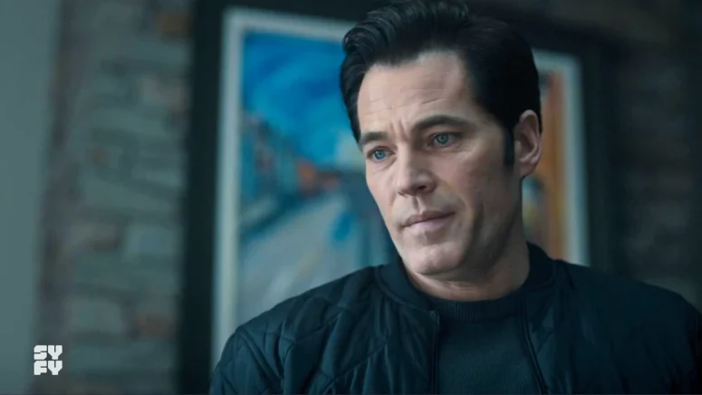 Tim Rozon as Luke Roman - SurrealEstate 208