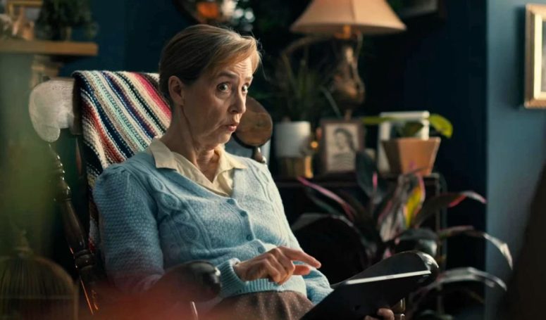 Brenda Bazinet as Elsa Amaranth - SurrealEstate 210