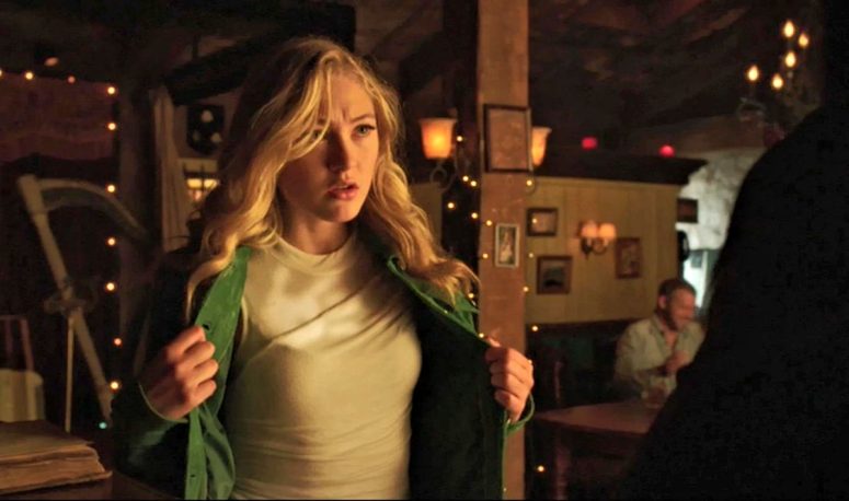 Dagny (Olivia Scriven) shows Bo the handprint of Hades - Lost Girl