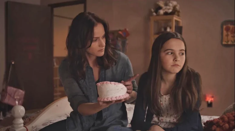 Hannah Cheramy and Kelly Overton - Van Helsing 102