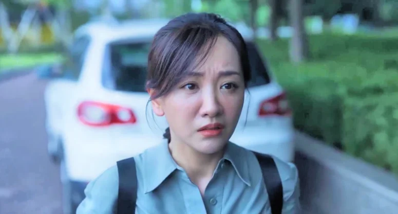 Rong Yang as Mu Xing - Three Body