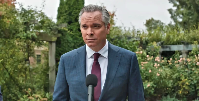 Scott Fee as Wendell Collins - Wild Cards 108