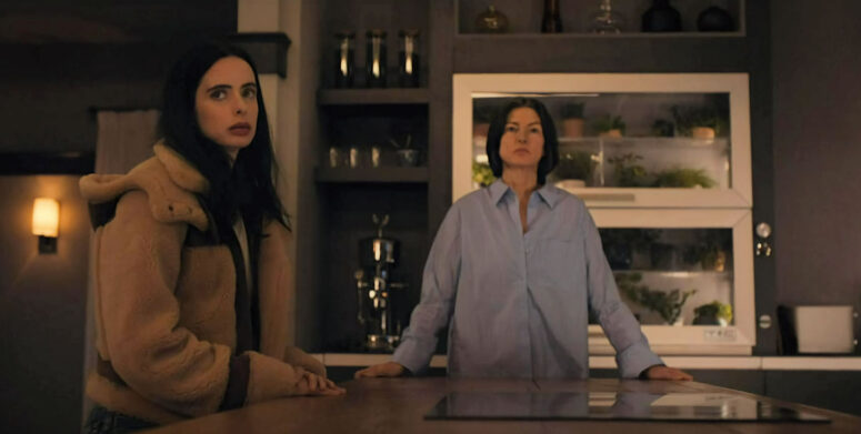 Eleanor (Rya Kihlstedt) meets Lucy (Krysten Ritter) - Orphan Black: Echoes