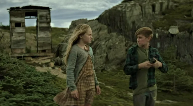 Alix West Lefler as Isla and Cameron Nicoll as Junior - The King Tide