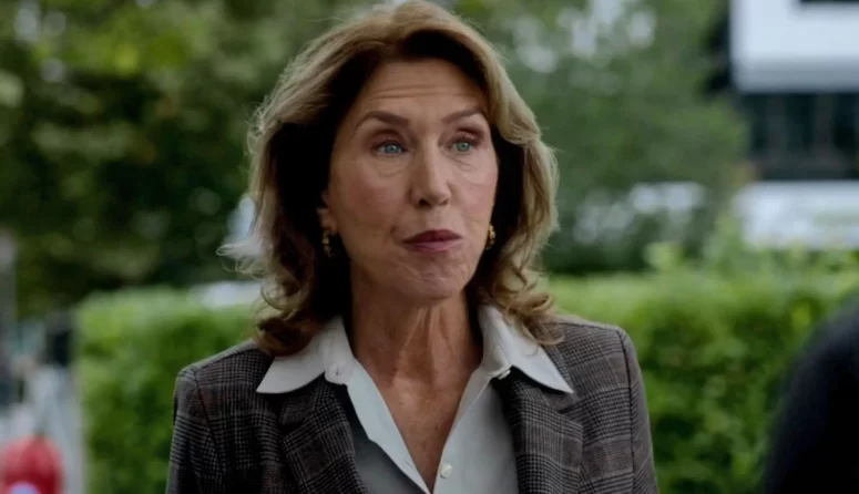 Jenn Griffin as Marge, the editor who fired Jerry because he took his job as a reporter too seriously. - Wild Cards