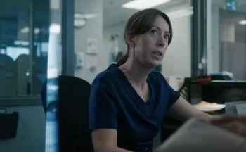 Jennifer Carroll as hospital receptionist - SurrealEstate