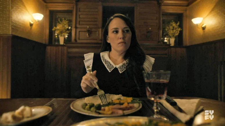 Katisha Shaw as Shari Eno - SurrealEstate