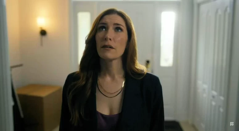 Sarah Levy as Susan Ireland - SurrealEstate 301