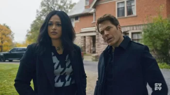 Zooey (Savannah Basley) and Luke (Tim Rozon) - SurrealEstate