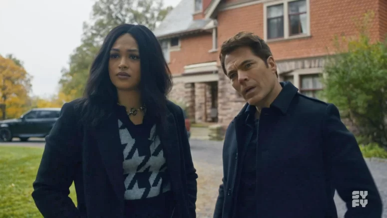 Zooey (Savannah Basley) and Luke (Tim Rozon) - SurrealEstate