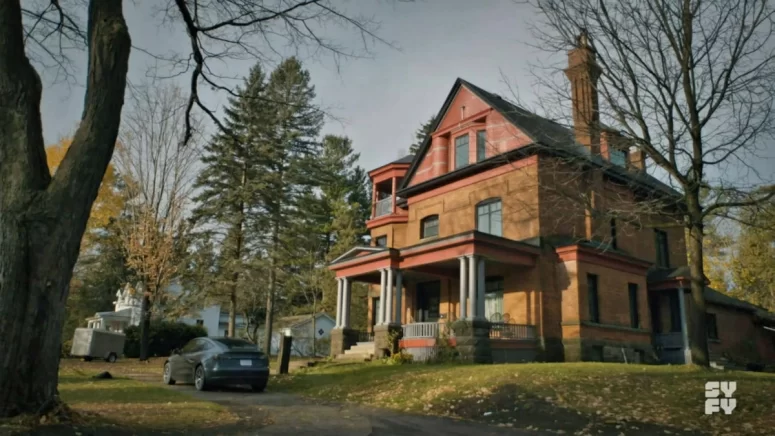 Susan's fixer-upper - SurrealEstate