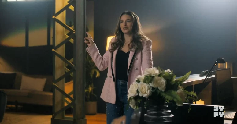 Jessika Mathurin as Vonda Banks - SurrealEstate