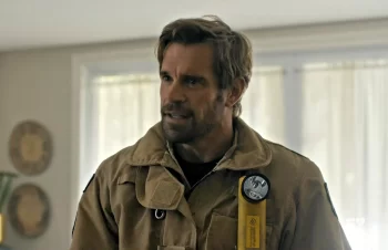 Stephen Huszar as Crash Newberg - SurrealEstate