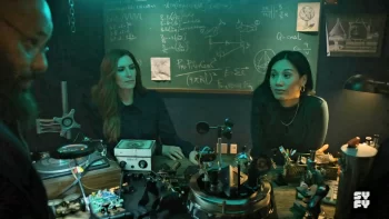 Susan (Sarah Levy) and Clytemnestra (Elena Juatco) in Augie's lab - SurrealEstate