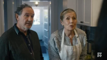 Tim Progosh and Lisa Kovac as Lomax's parents - SurrealEstate