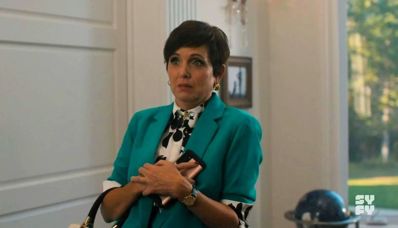 Alison Brooks as Rita - SurrealEstate 309