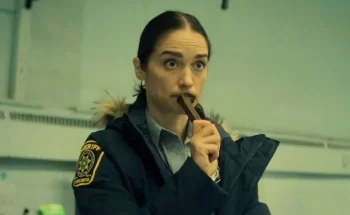 Dana (Melanie Scrofano) insists on handling the spike - Revival